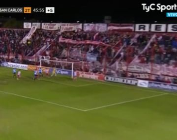 El tremendo golazo olímpico y sobre la hora de Licht para Villa San Carlos