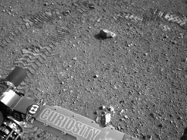 Curiosity traga tierra marciana para estudiarla