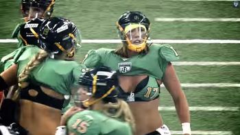 mira el video de las chicas mas hot del futbol americano en una batalla campal mira el video de las chicas mas hot del futbol americano en una batalla campal