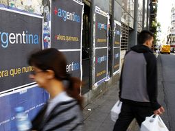 con afiches, massa ya se lanzo a la carrera por la presidencia con afiches, massa ya se lanzo a la carrera por la presidencia