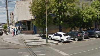 #diadefuria en el banco: amenazo a la cajera, al gerente y golpeo a policia #diadefuria en el banco: amenazo a la cajera, al gerente y golpeo a policia