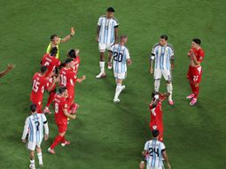 la fifa respaldo al var y sostuvo que la expulsion de embolo ante argentina fue correcta
