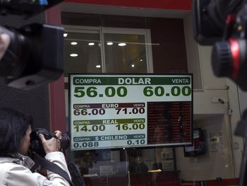 La Bolsa sufrió la peor caída de su historia y el riesgo país trepó al nivel más alto en 10 años