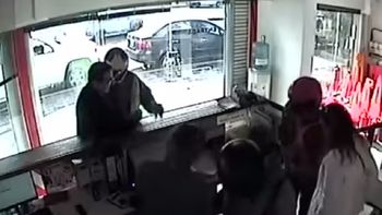 video: roban un local armados y quedan filmados video: roban un local armados y quedan filmados