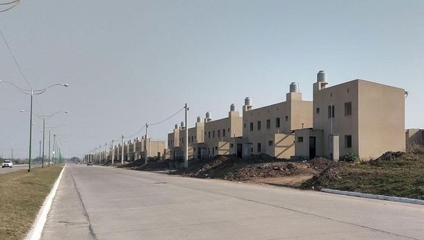 Hallaron a una beba muerta en el patio de una casa y sospechan de la madre, de 14 años