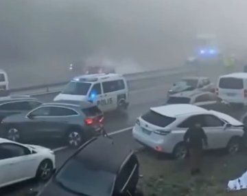 Fotos y videos: más de 50 vehículos chocaron entre todos en Finlandia