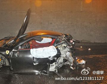 Hijo de político chino muere en su Ferrari en plena orgía