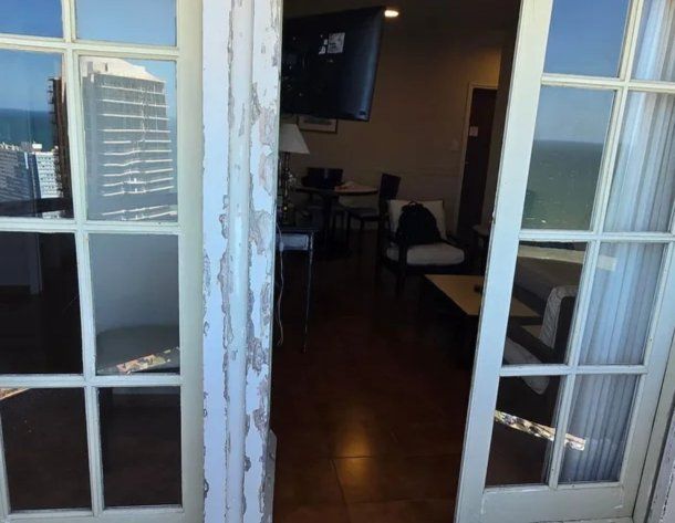 Torres de Manantiales se viene abajo.