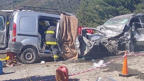 Trágico choque frontal en Bariloche deja al menos tres muertos