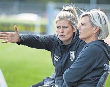 La ácida respuesta de una DT alemana ante una pregunta que no le gustó: Por el tamaño de su pene