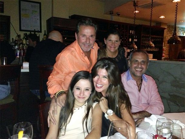Rial y Loly junto a la familia Montaner