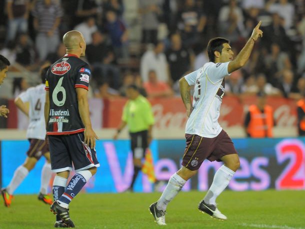 Lanús fue contundente y hundió más a Unión de Santa Fe