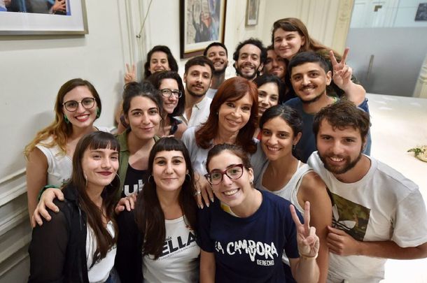 Cristina recibió a la nueva conducción de FUBA y lo compartió en Twitter