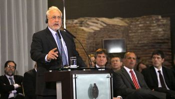 el economista stiglitz dijo que los buitres socavaron el estado de derecho