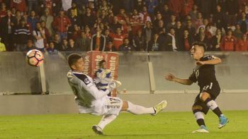 Ezequiel Barco le marca al Deportes Iquique por la Copa Sudamericana Ezequiel Barco le marca al Deportes Iquique por la Copa Sudamericana