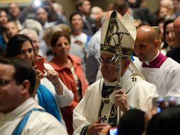 El Papa instó a valorar la inmensa contribución que hacen las mujeres