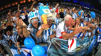 mira las fotos con todo el color en las tribunas en argentina y bosnia mira las fotos con todo el color en las tribunas en argentina y bosnia