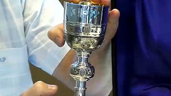 pallarols lleva el caliz del papa para que la gente deje su huella pallarols lleva el caliz del papa para que la gente deje su huella