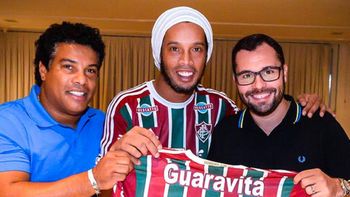 la magia no se va: ronaldinho seguira jugando y ya tiene nuevo club la magia no se va: ronaldinho seguira jugando y ya tiene nuevo club