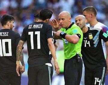 El antecedente del árbitro de Argentina-Australia: el penal que no le cobró a la Selección