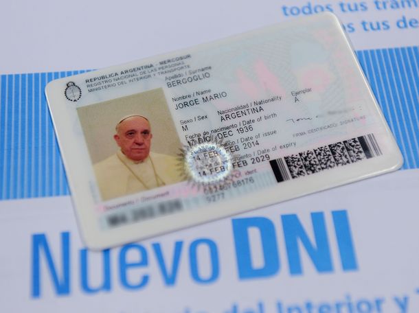 El Papa no renuncia a su ciudadanía: seguirá viajando con pasaporte argentino