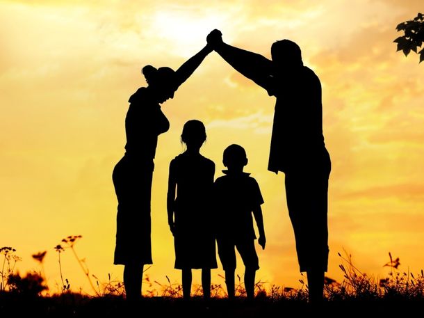 Qué es la patria potestad, la herramienta legal que beneficia a los padres y perjudica a los clubes