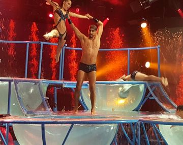 Pampita sorprendió con el aquadance en ShowMatch.