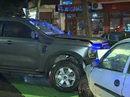 fuerte choque entre un auto y una camioneta deja dos heridos en chacarita