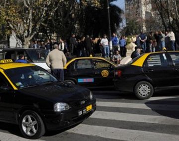 Asesinan a un taxista en Rosario y los choferes paran para reclamar seguridad