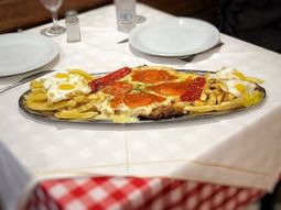 Este bodegón  de Floresta cuenta con las milanesas más grandes y exquisitas de la Ciudad. 