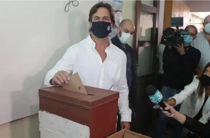 Uruguay: Luis Lacalle Pou celebró un muy ajustado triunfo en el referendo