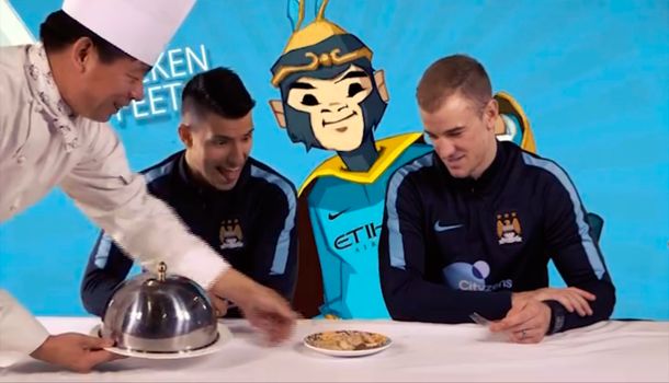 ¡Uy, me ca... todo! Mirá la reacción de Agüero al probar comida china
