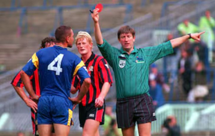 Jugó y dejó una huella en la Premier League, aunque se retiró para dedicarse al mundo agricultor.&nbsp;