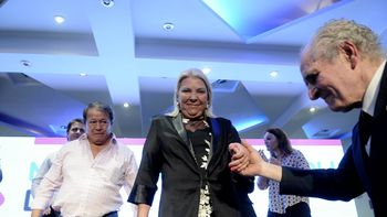 carrio: no soy de derecha ni de izquierda, soy humanista carrio: no soy de derecha ni de izquierda, soy humanista