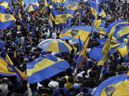 hinchas de boca realizan una caravana en apoyo al equipo hinchas de boca realizan una caravana en apoyo al equipo