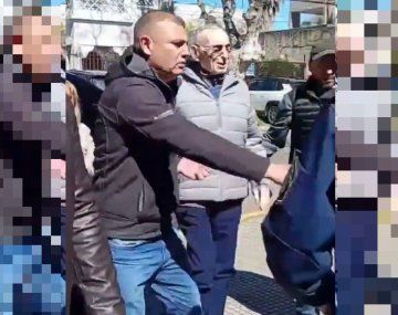 El padre de Javier Milei asistió a votar con una decena de custodios