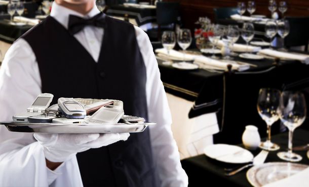 Un restaurante propone que dejes tu celular para recibir un descuento