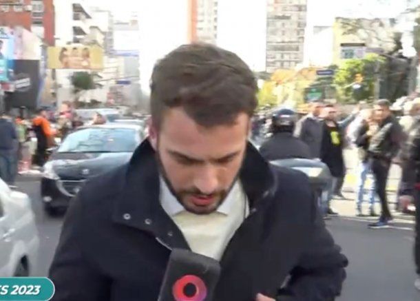 Le robaron en vivo a un cronista durante la caravana de Javier Milei en Ramos Mejía