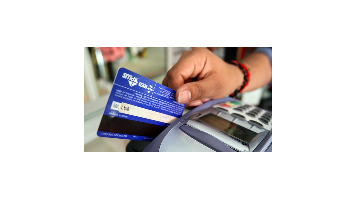 Tarjetas los bancos limitan más la extracción en el exterior Tarjetas los bancos limitan más la extracción en el exterior