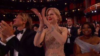 Nicole Kidman fue centro de cargadas por sus aplausos Nicole Kidman fue centro de cargadas por sus aplausos