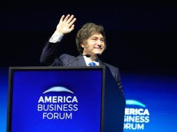 milei abrio el foro en miami evocando a messi: puedo felicitar a un zurdo milei abrio el foro en miami evocando a messi: puedo felicitar a un zurdo