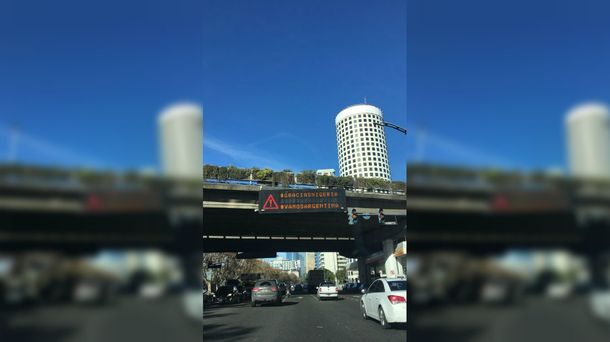 ¡Gracias Nigeria! ¡Vamos Argentina: el mensaje en los carteles indicadores de la Ciudad