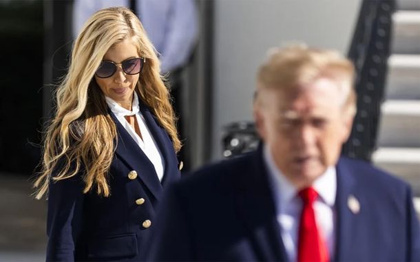 Katie Zacharia junto a Donald Trump. Katie Zacharia junto a Donald Trump.