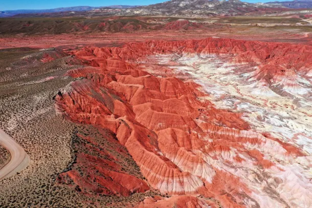 El pueblo a más de 4000 metros de altura que tiene una cascada congelada.