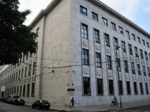 Insólito: un preso pidió ir al baño en los Tribunales de Rosario y se fugó