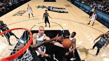 Manu Ginóbili de San Antonio Spurs ante Brooklyn Nets Manu Ginóbili de San Antonio Spurs ante Brooklyn Nets