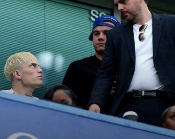 Con Garnacho en la tribuna