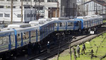 descarrilo un tren del sarmiento en liniers y al menos 13 pasajeros resultaron heridos descarrilo un tren del sarmiento en liniers y al menos 13 pasajeros resultaron heridos
