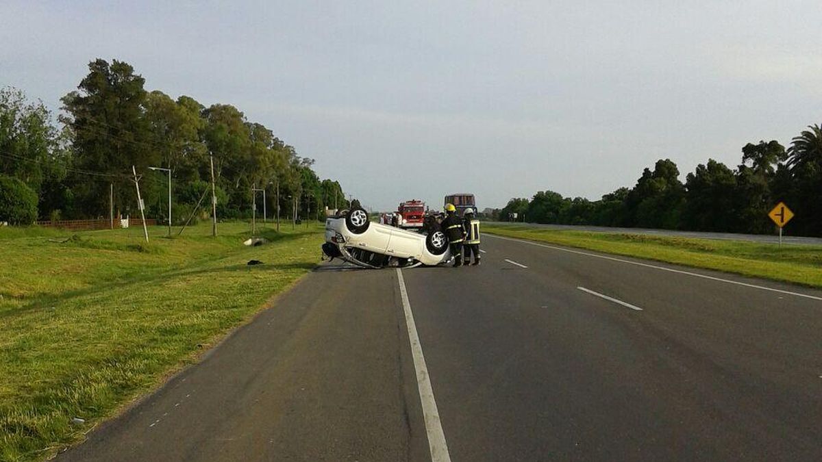 Cinco heridos tras un choque y vuelco sobre la Ruta 2
