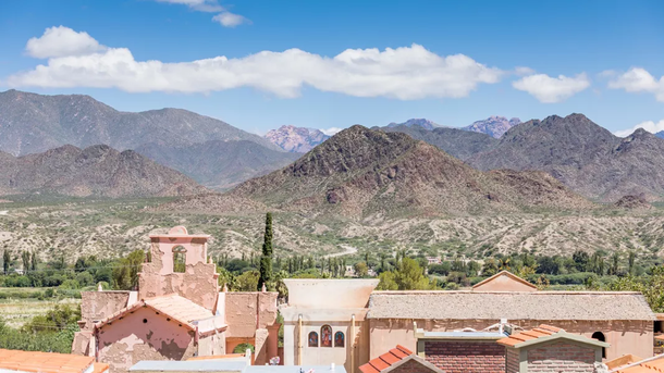 Vacaciones en Salta: el pueblo conocido por sus artesanos teleros y sus artesanías